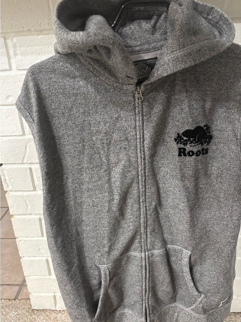 Vintage Roots Men’s Gray Full-Zip Sleeveless Hoodie Jacket